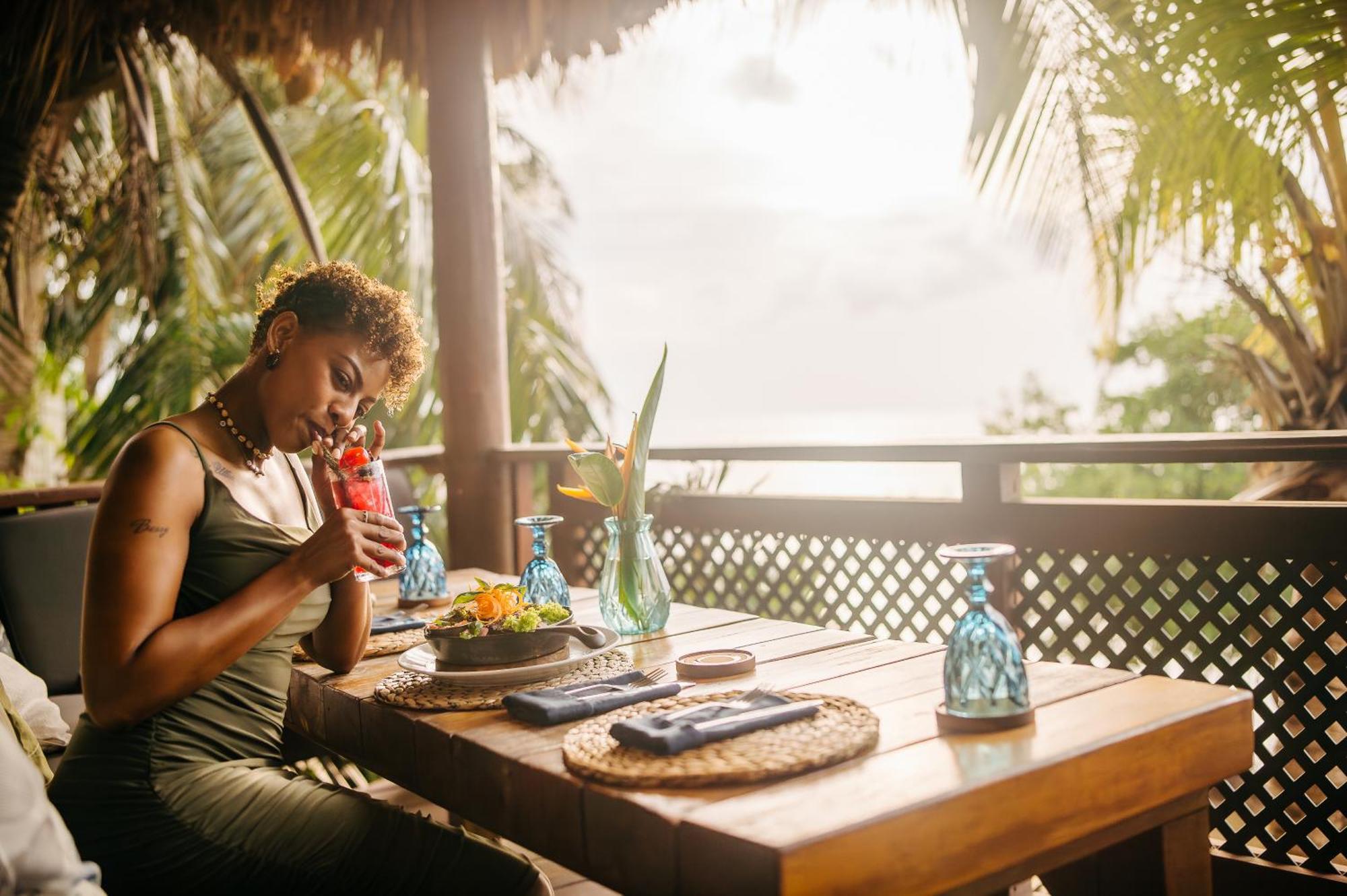 Tranquilseas Eco Lodge & Dive Center Сэнди-Бей Экстерьер фото