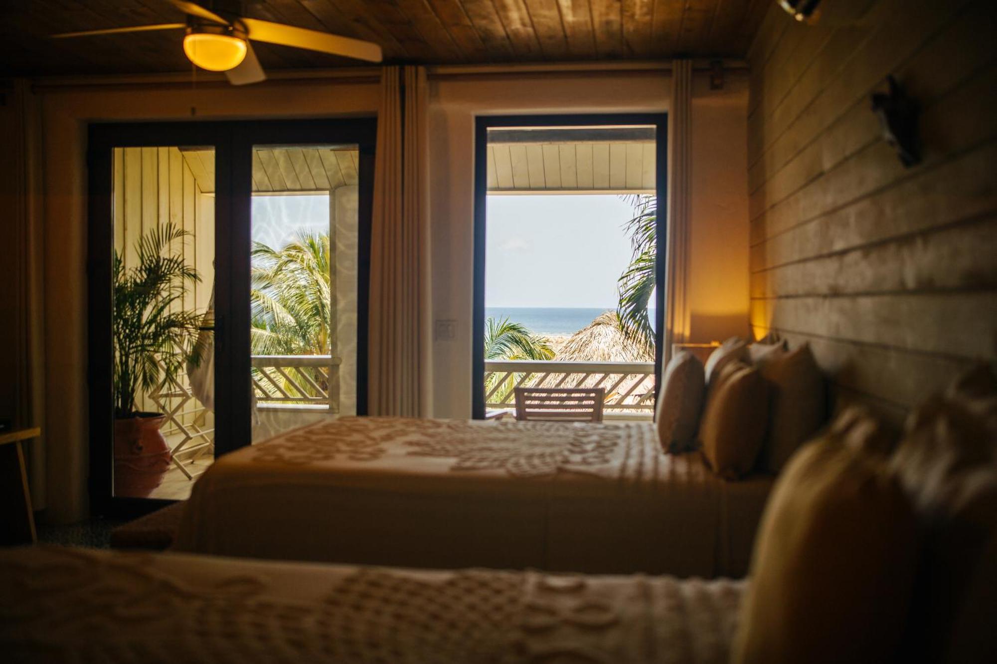 Tranquilseas Eco Lodge & Dive Center Сэнди-Бей Экстерьер фото