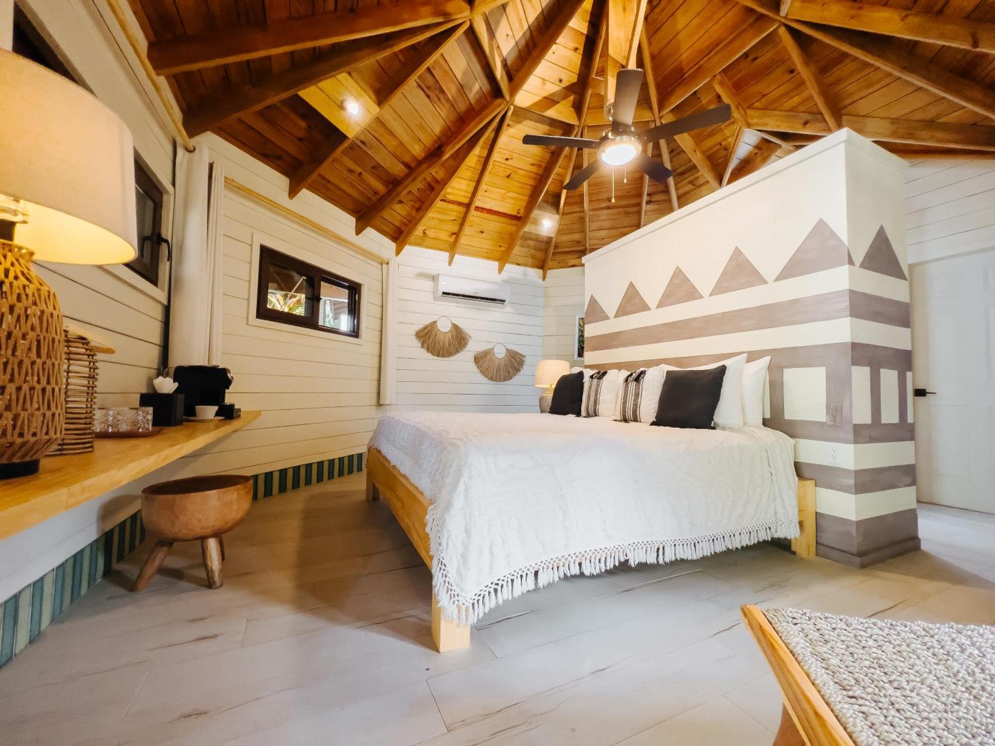 Tranquilseas Eco Lodge & Dive Center Сэнди-Бей Экстерьер фото